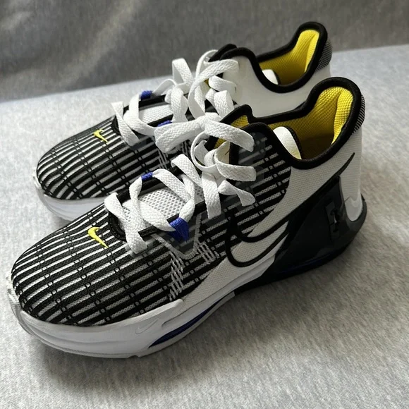 Nike | Shoes | Gs Nike Lebron Witness 6 White Persian Violet  display picture 2